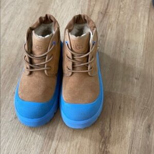 UGG Neumel Kids Tan and Blue Boots